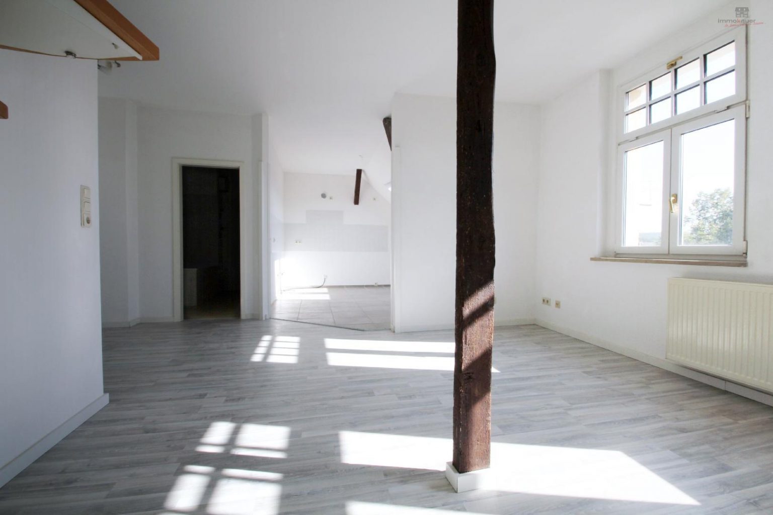 Blick zur Küche und Bad