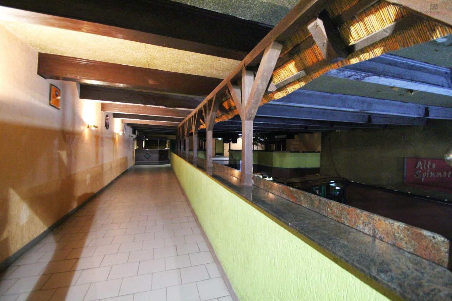 Galerie mit Bar im OG