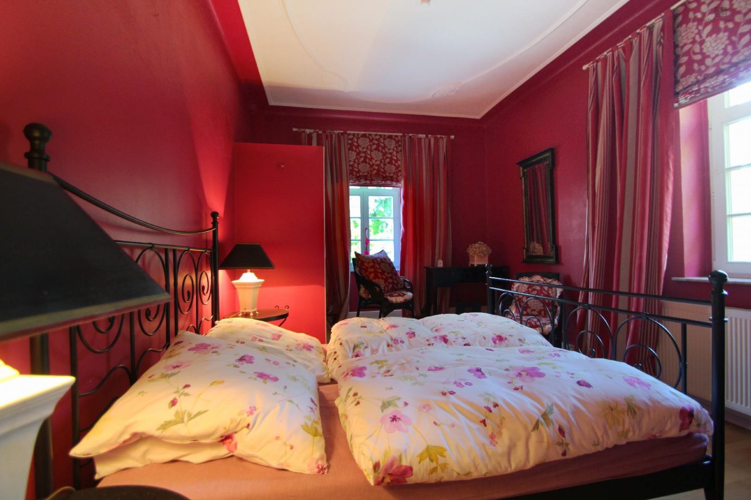 Schlafzimmer mit Dusche