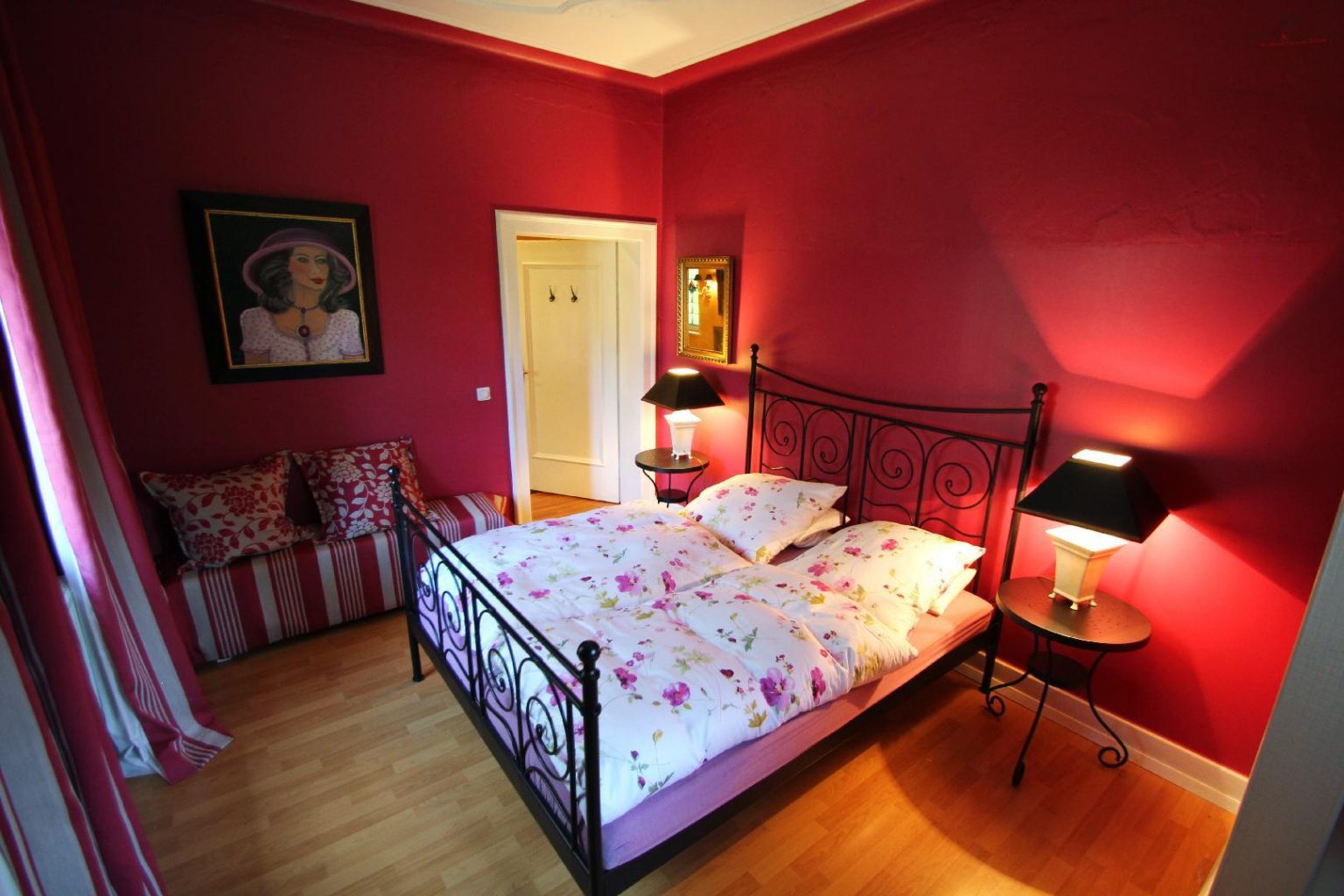 Schlafzimmer mit Dusche