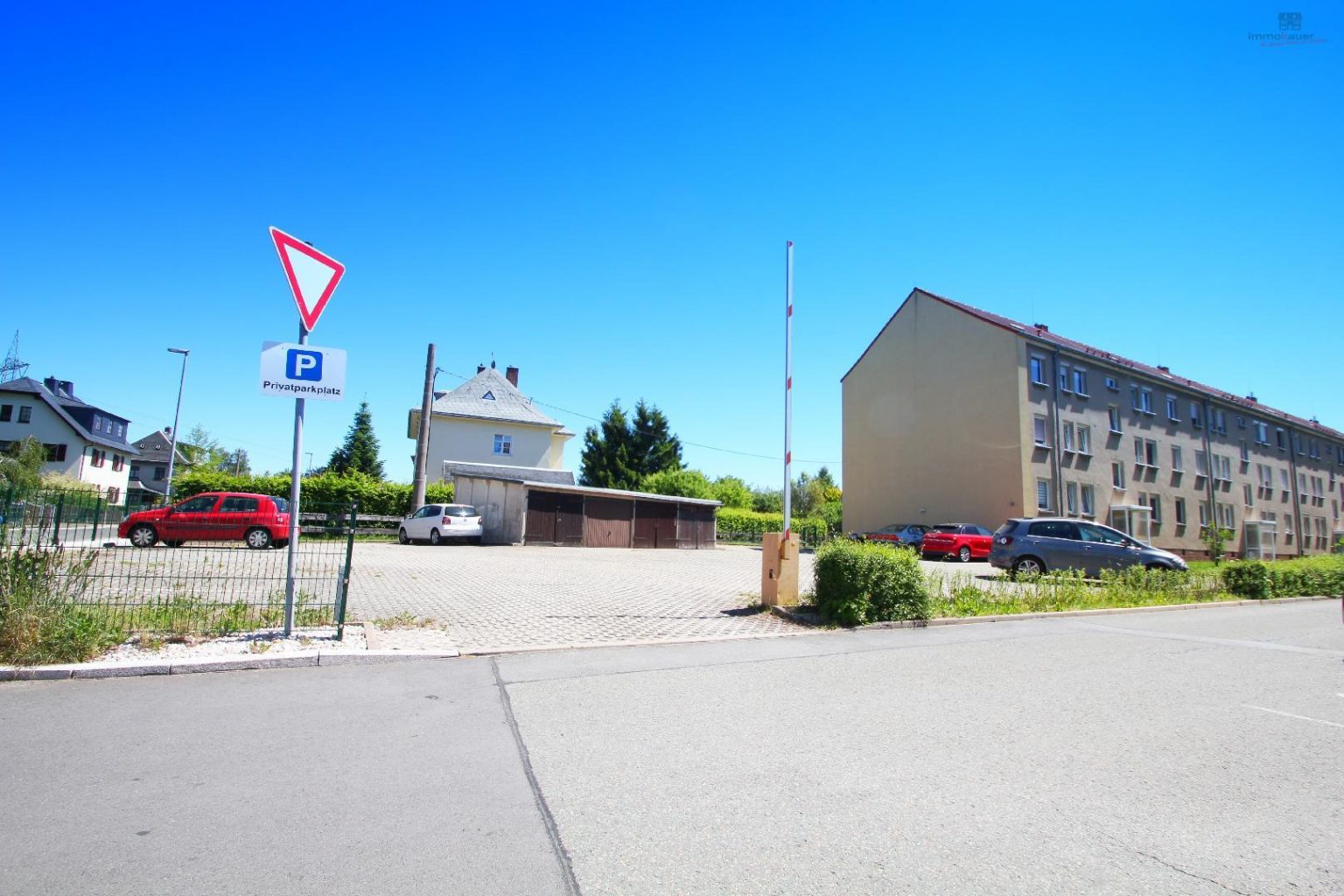 Stellplatz und Garage